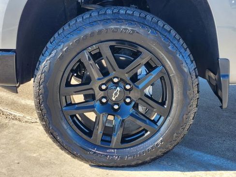 Used 2024 Chevrolet Silverado 1500 LT Trail Boss w/ LPO, Dark Essentials Package image 10