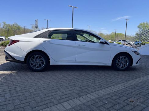 Used 2024 Hyundai Elantra SEL FWD image 6