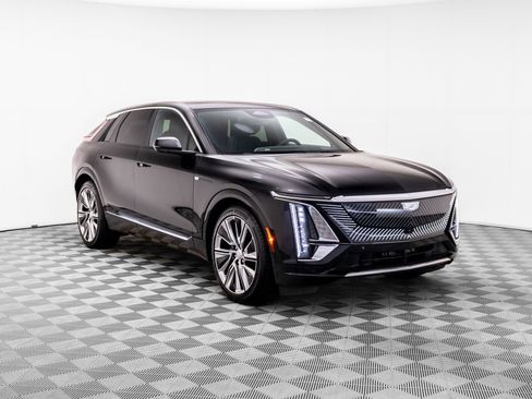 Certified 2025 Cadillac Lyriq Luxury w/ LPO, Floor Liner Package AWD/4WD image 7