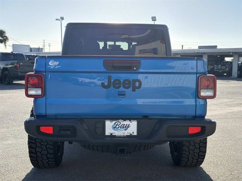 Used 2022 Jeep Gladiator Sport image 4