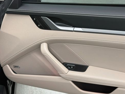 Used 2025 Porsche 911 Carrera image 13