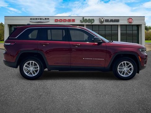 Used 2024 Jeep Grand Cherokee Laredo X w/ Luxury Tech Group I RWD image 3
