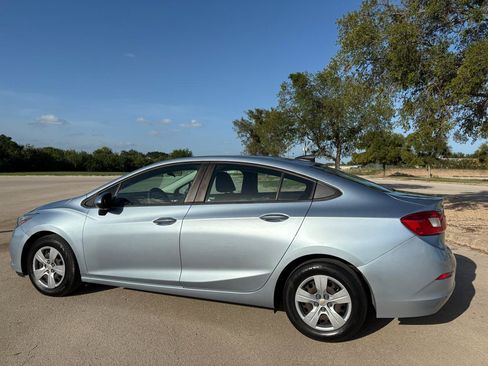 Used 2017 Chevrolet Cruze LS FWD image 46