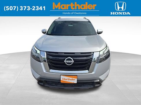 Used 2025 Nissan Pathfinder SV FWD image 8