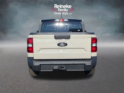 New 2025 Ford Maverick Lariat w/ Black Appearance Package image 6