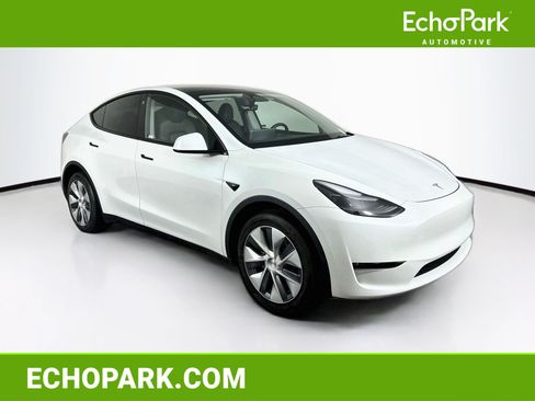 Used 2023 Tesla Model Y Long Range AWD/4WD image 1