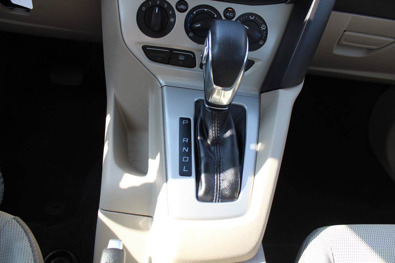 Used 2012 Ford Focus SE FWD image 19