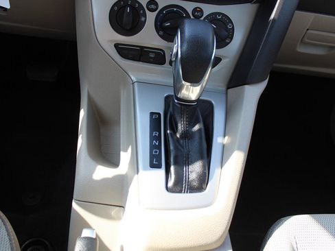 Used 2012 Ford Focus SE FWD image 19