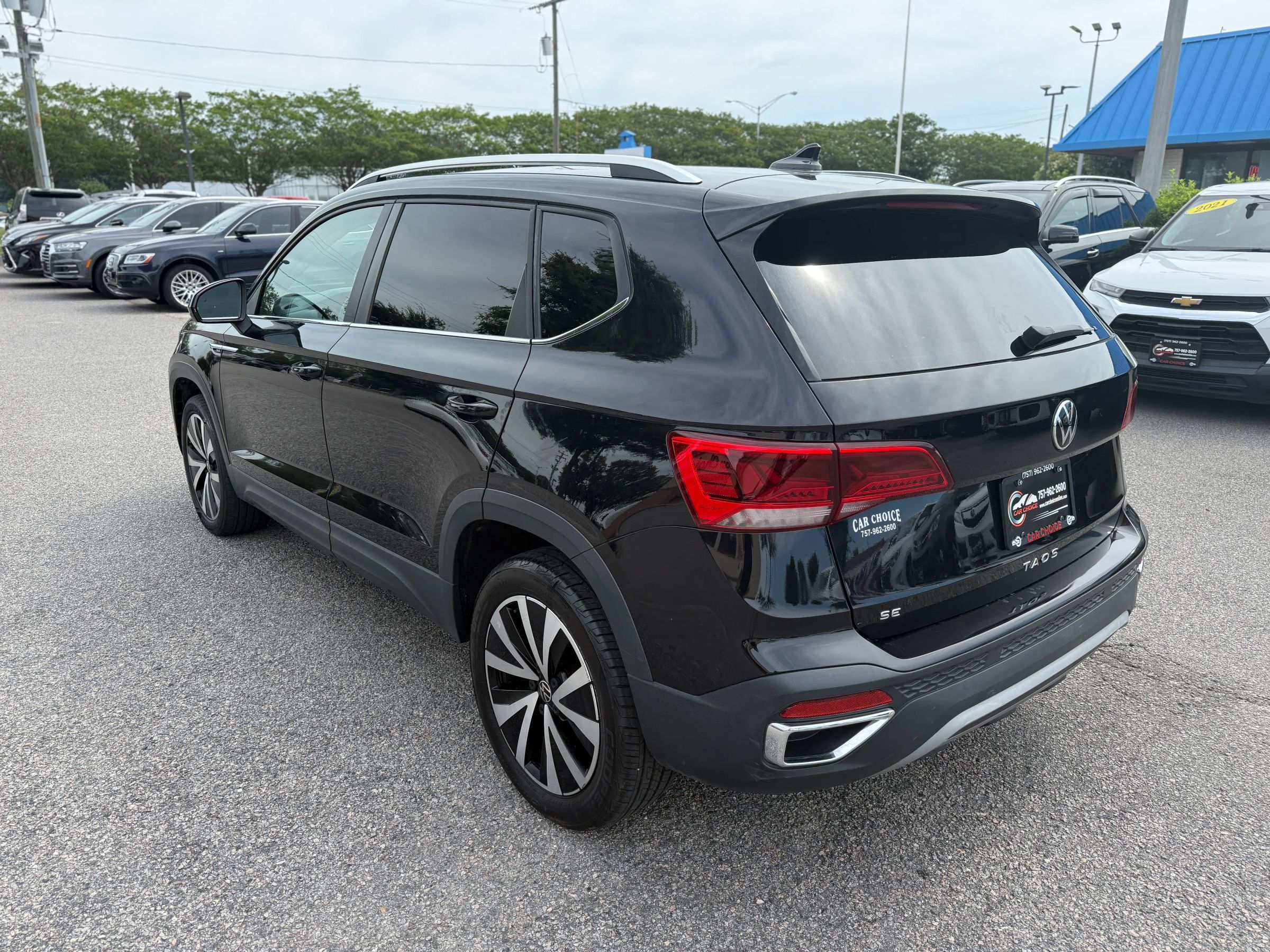 Used 2022 Volkswagen Taos SE FWD image 10