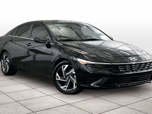 Used 2024 Hyundai Elantra SEL w/ Convenience Package image 2