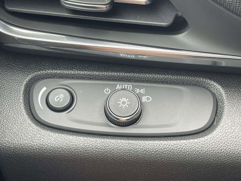 Used 2024 Buick Envista Preferred w/ Convenience I Package image 24