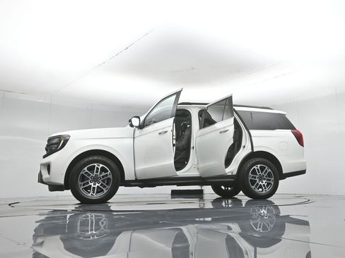 Certified 2025 Ford Expedition Active AWD/4WD image 58