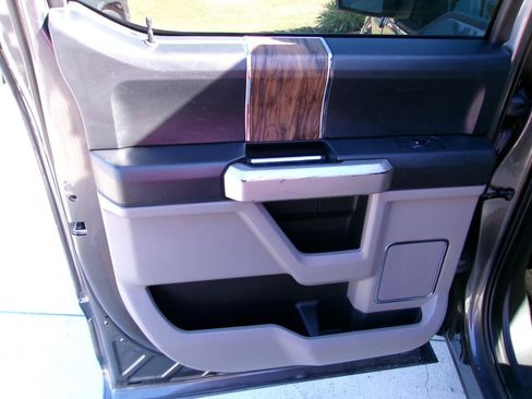 Used 2019 Ford F150 Lariat RWD image 12
