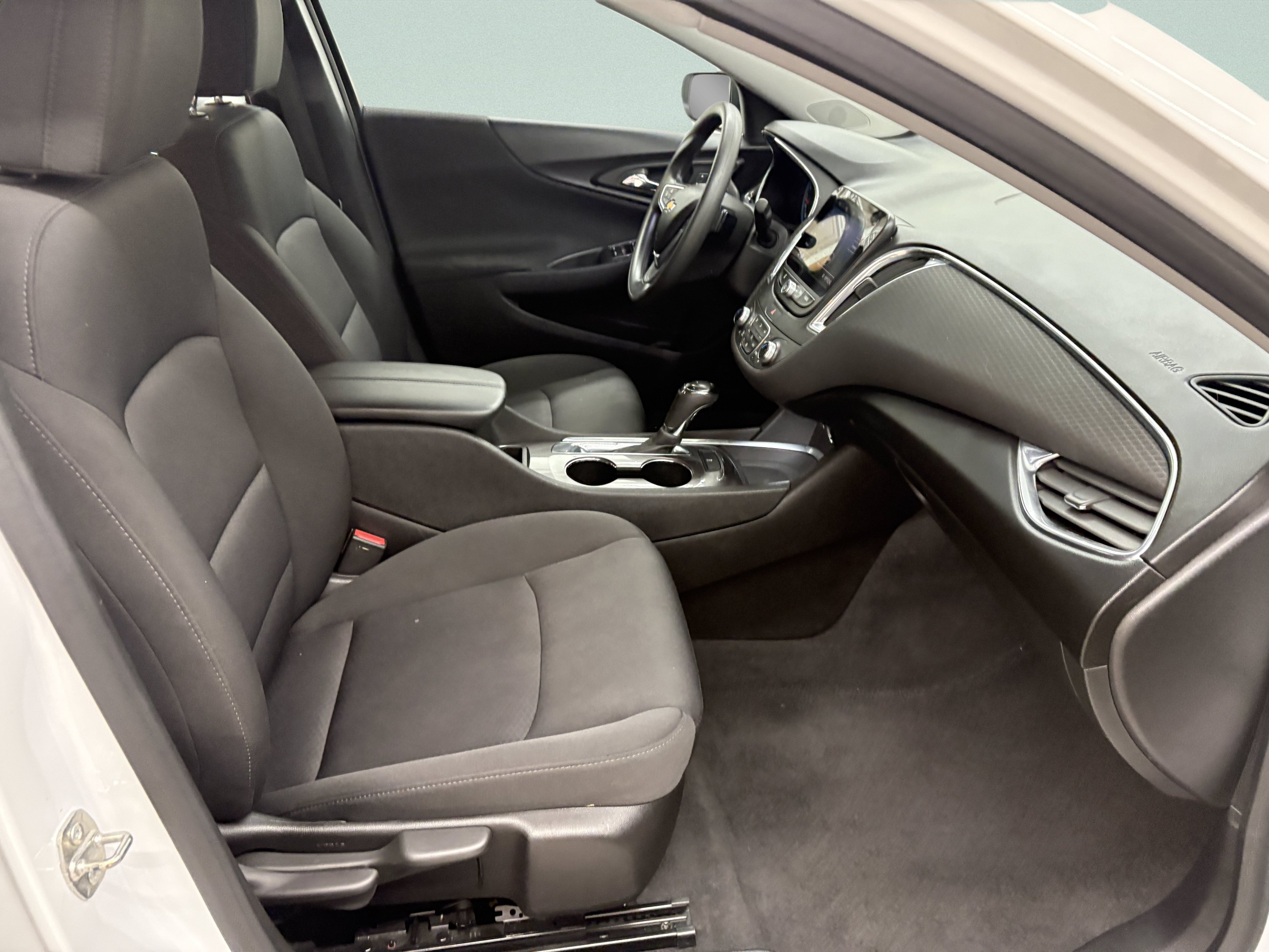 Used 2019 Chevrolet Malibu LT FWD image 21