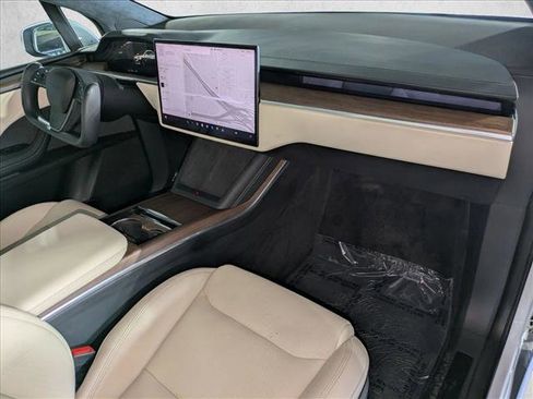 Used 2022 Tesla Model X image 22