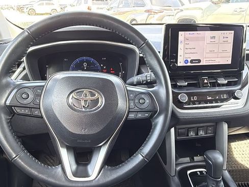 Certified 2025 Toyota Corolla Cross XLE image 18