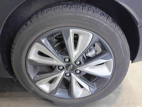 Used 2022 Chevrolet Bolt EUV LT w/ Convenience Package image 22