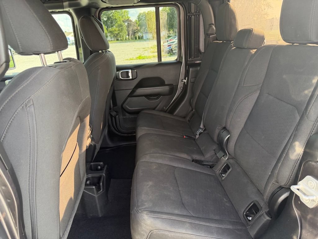 Used 2022 Jeep Gladiator Overland AWD/4WD image 14