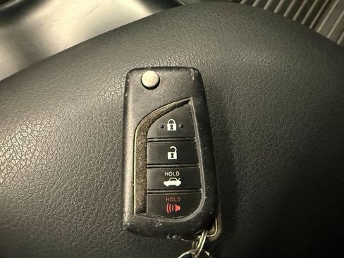 Used 2020 Toyota Camry SE image 15