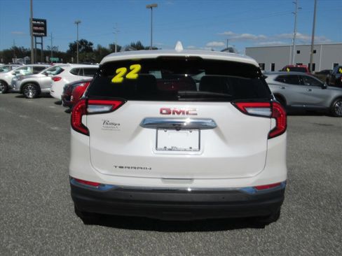 Used 2022 GMC Terrain SLT w/ Infotainment Package II image 5