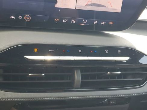 Used 2026 Buick Enclave Sport Touring w/ LPO, Floor Liner Package FWD image 18