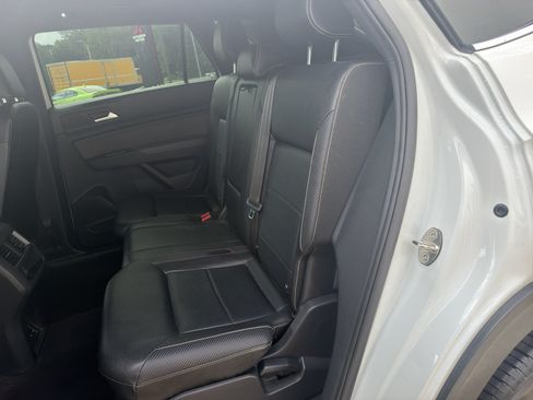 Used 2021 Volkswagen Atlas Cross Sport SE FWD image 9