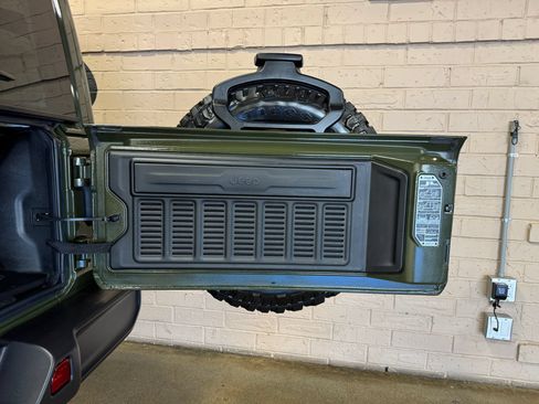 Used 2023 Jeep Wrangler Unlimited w/ Sun & Screen Package AWD/4WD image 27