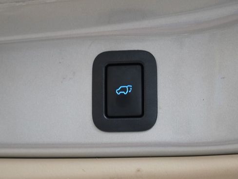 Used 2015 Toyota Highlander XLE AWD/4WD image 12