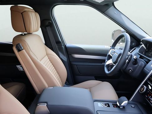 New 2026 Land Rover Discovery Limited Edition AWD/4WD image 8
