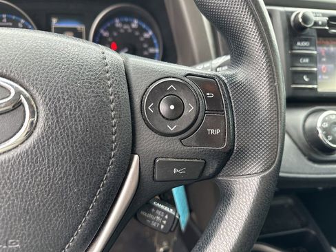 Used 2018 Toyota RAV4 LE image 21