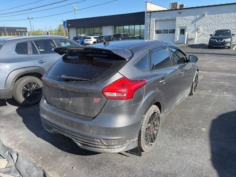 Used 2016 Ford Focus ST FWD image 4
