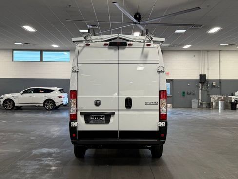 Used 2024 RAM ProMaster 2500 w/ Convenience Group image 15