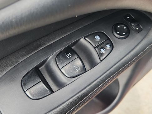 Used 2019 Nissan Pathfinder SV FWD image 7
