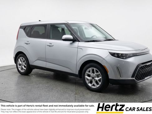 Used 2025 Kia Soul LX w/ LX Technology Package FWD image 1