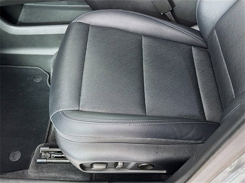 Used 2025 Chevrolet Equinox LT w/ Convenience Package II image 20