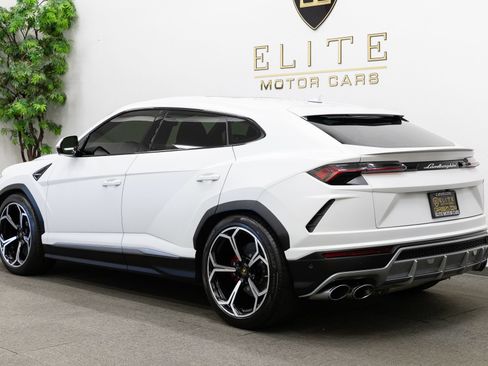 Used 2019 Lamborghini Urus AWD/4WD image 3