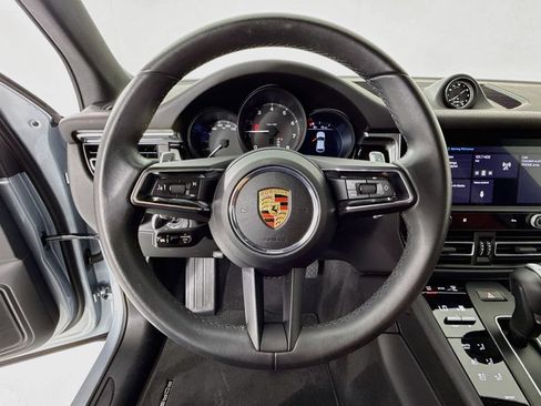 Certified 2025 Porsche Macan AWD/4WD image 15