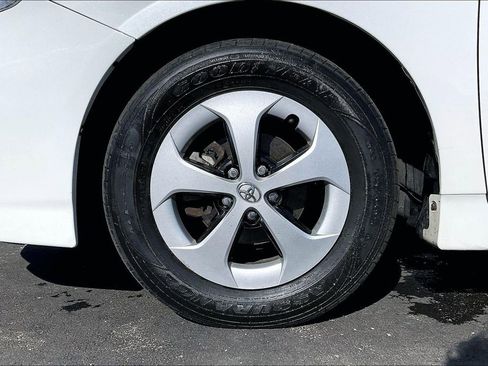 Used 2013 Toyota Prius Two image 10