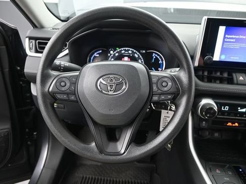 Used 2023 Toyota RAV4 LE AWD/4WD image 8