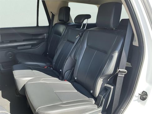 Certified 2024 Ford Expedition XLT image 27