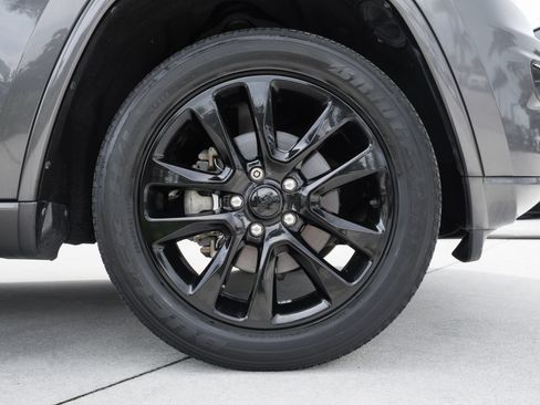 Used 2019 Jeep Grand Cherokee Altitude RWD image 27