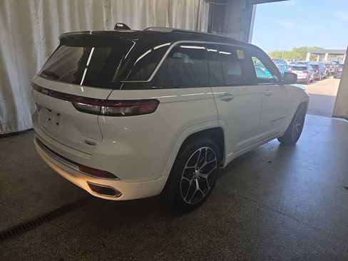 Used 2022 Jeep Grand Cherokee Summit AWD/4WD image 3