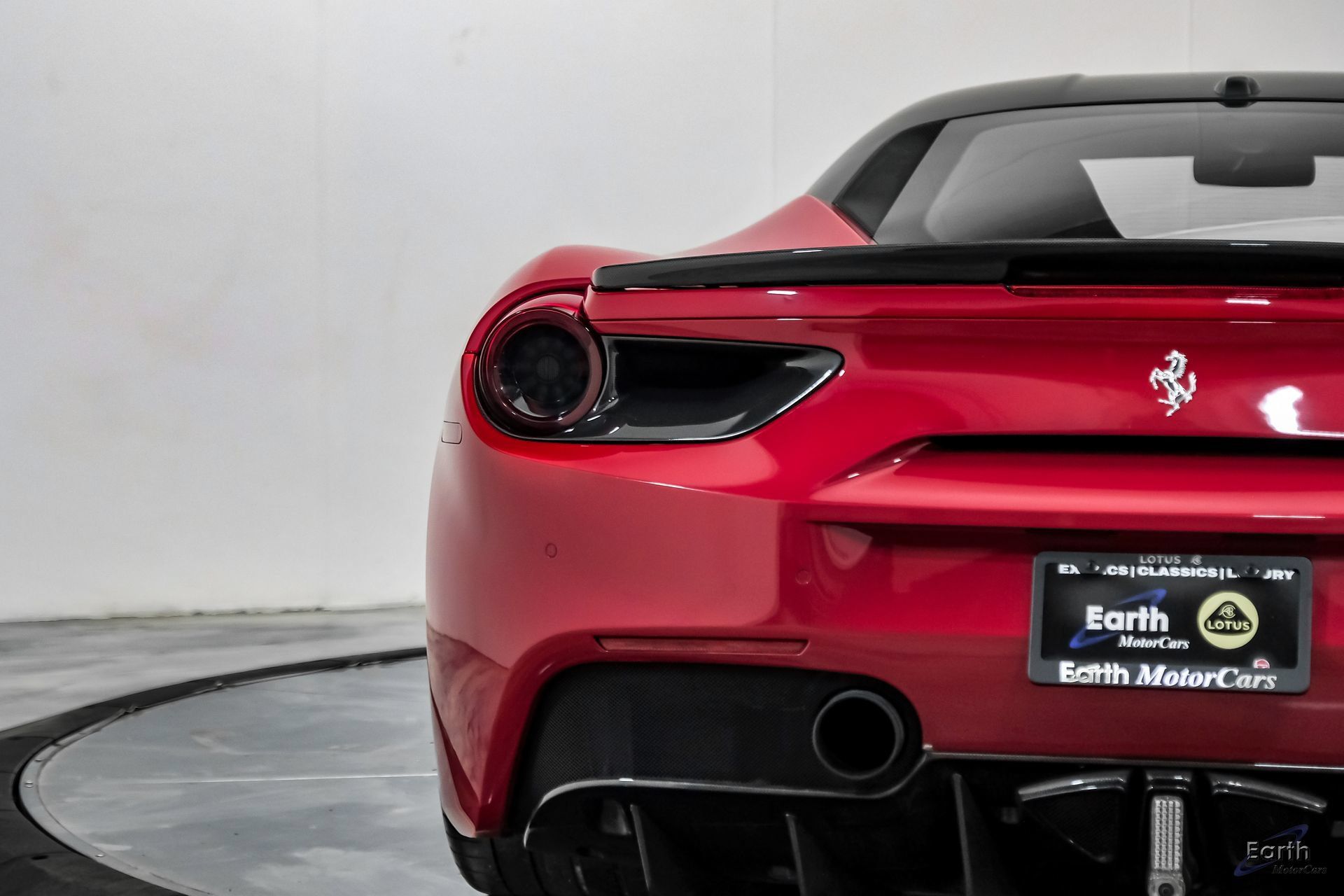 Used 2017 Ferrari 488 GTB RWD image 16
