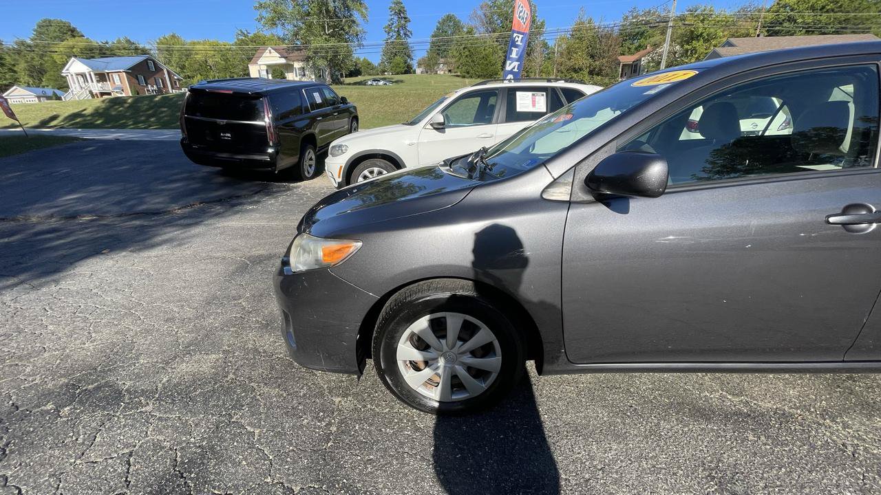 Used 2011 Toyota Corolla LE FWD image 2