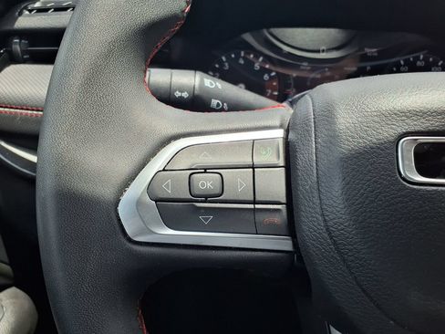 Used 2025 Jeep Compass Trailhawk AWD/4WD image 22