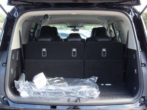 New 2026 Nissan Armada SV image 5