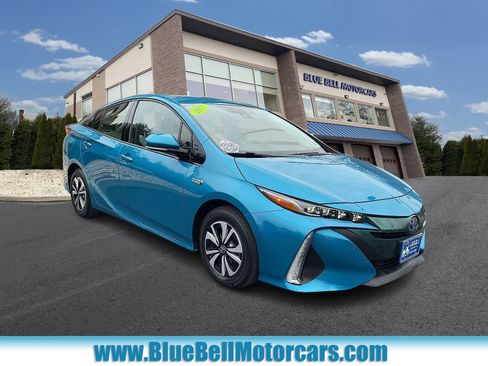 Used 2017 Toyota Prius Prime Premium image 1