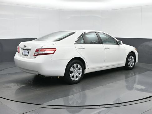 Used 2011 Toyota Camry LE FWD image 7