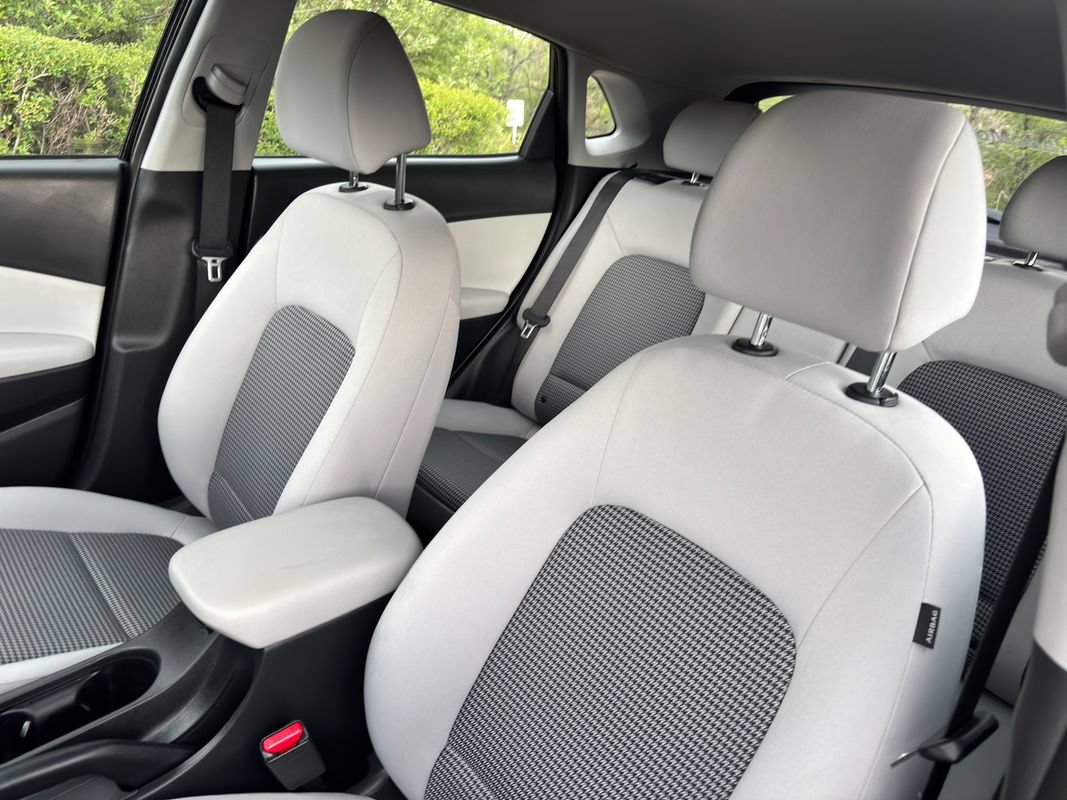 Used 2023 Hyundai Kona SE AWD/4WD image 15