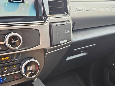 Certified 2022 Ford F450 Platinum w/ FX4 Off-Road Package image 32